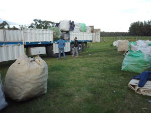 Medioambiente de La Dulce donó importante cantidad de plásticos a «Todo para Ellos» de Necochea